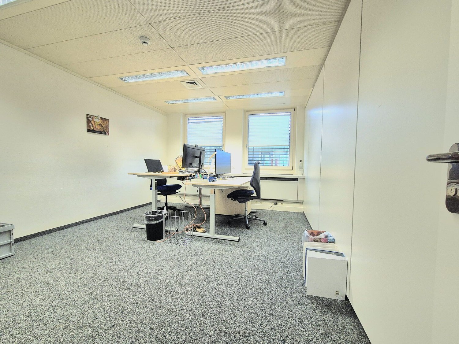 211m² office