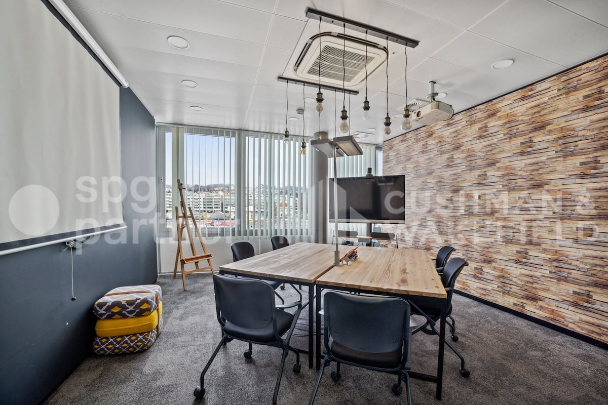 1070m² office, photo 5 of 10