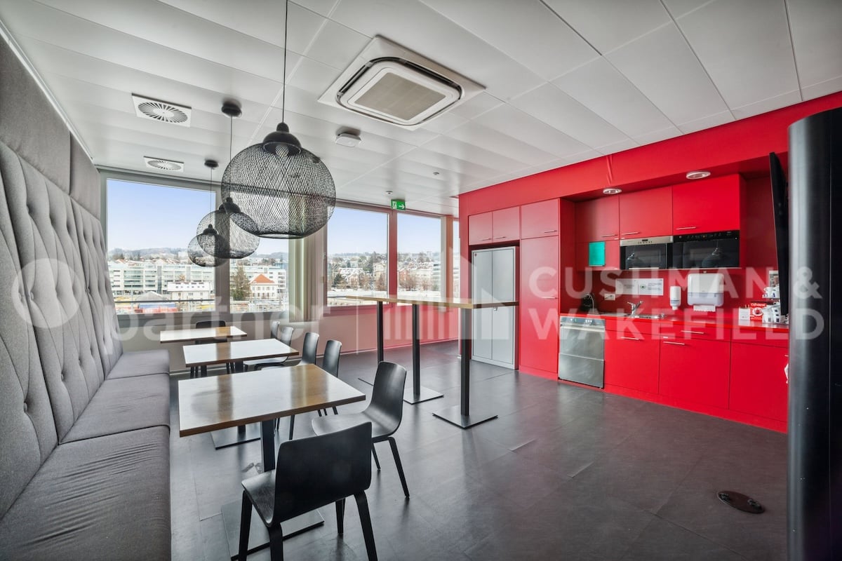 1070m² office, photo 6 of 10