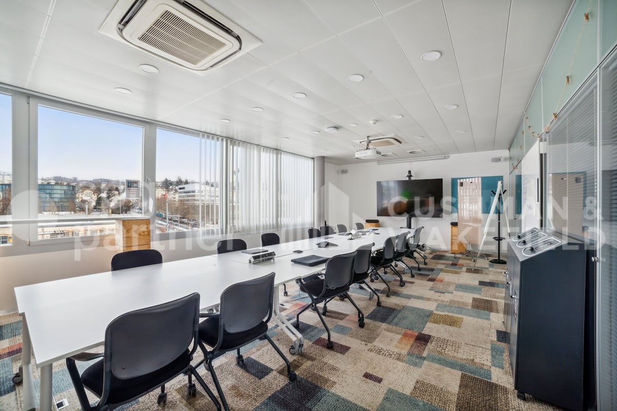 1070m² office, photo 9 of 10