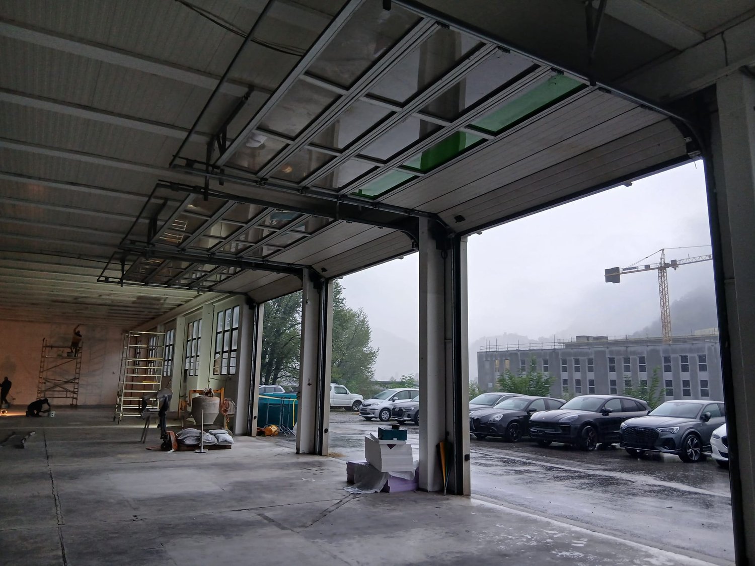 723m² storage room