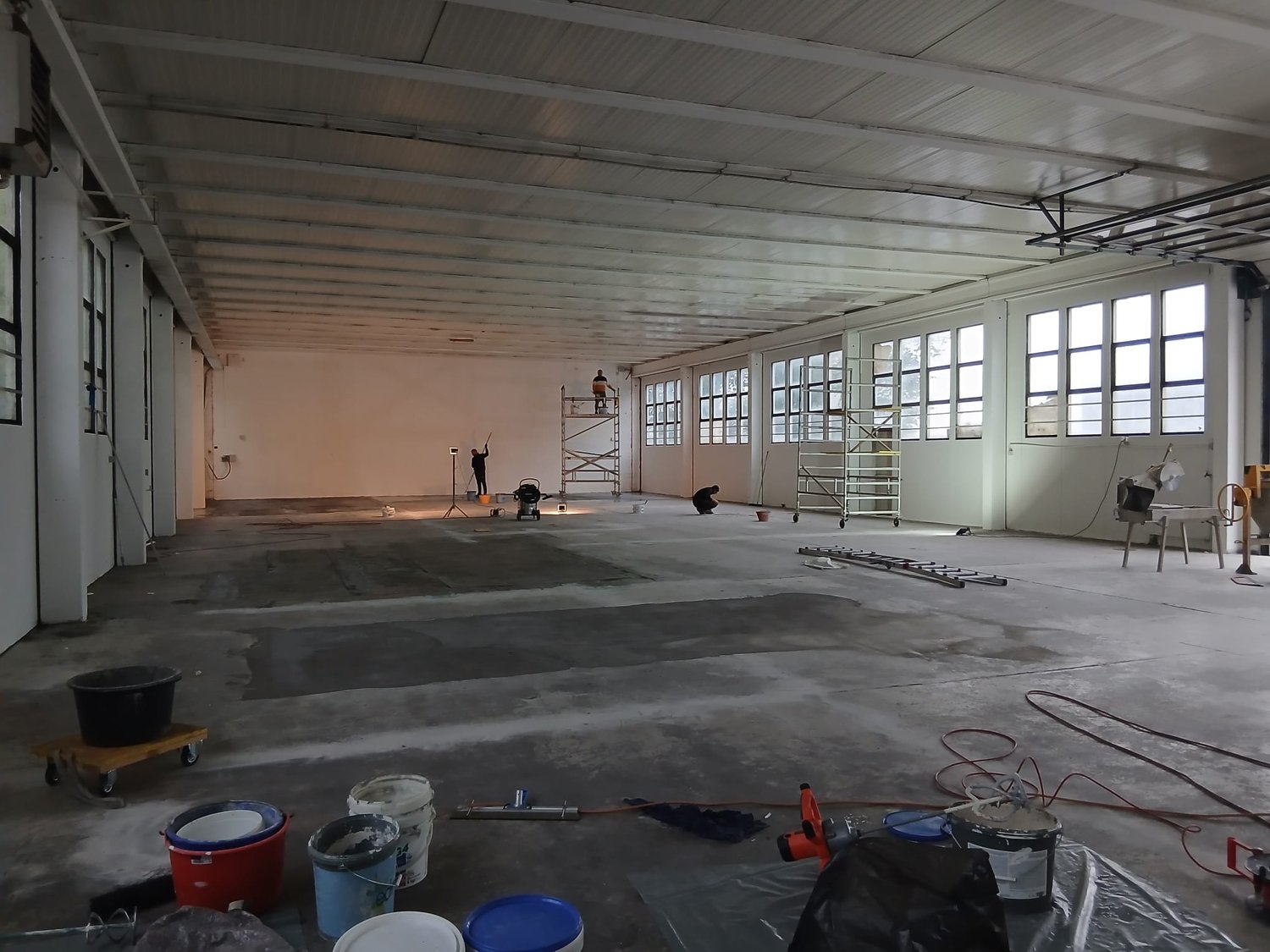 723m² storage room