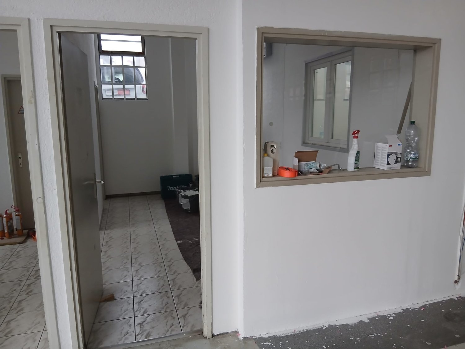 723m² storage room