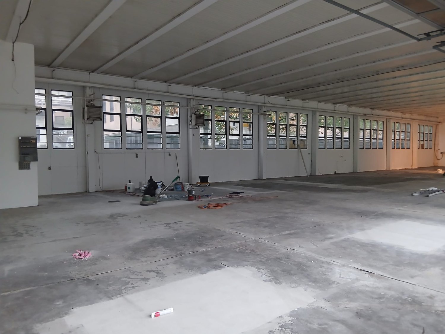 723m² storage room