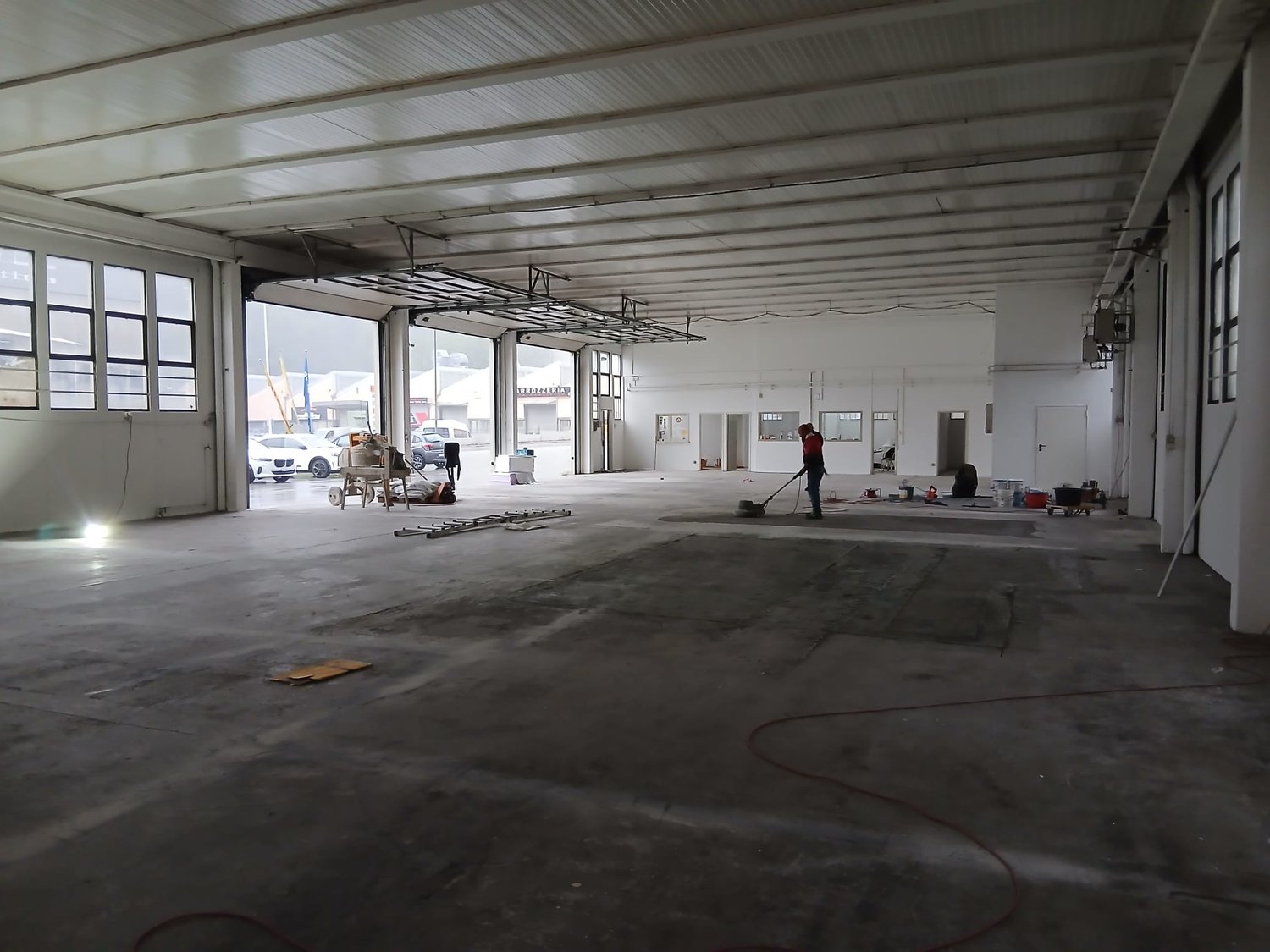 723m² storage room