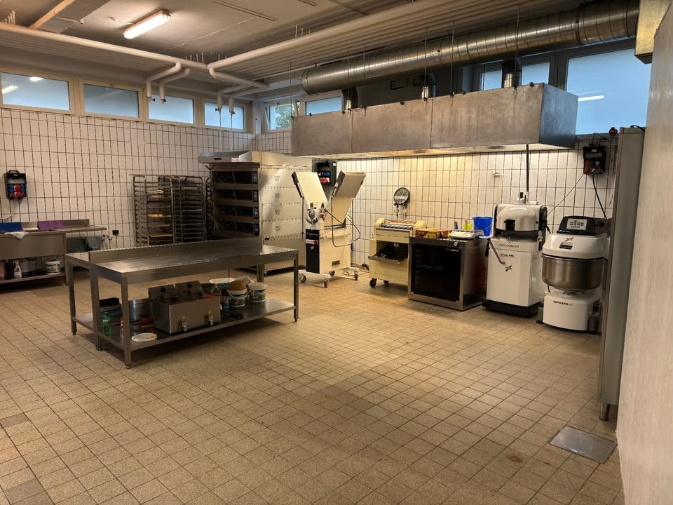 130m² commercial