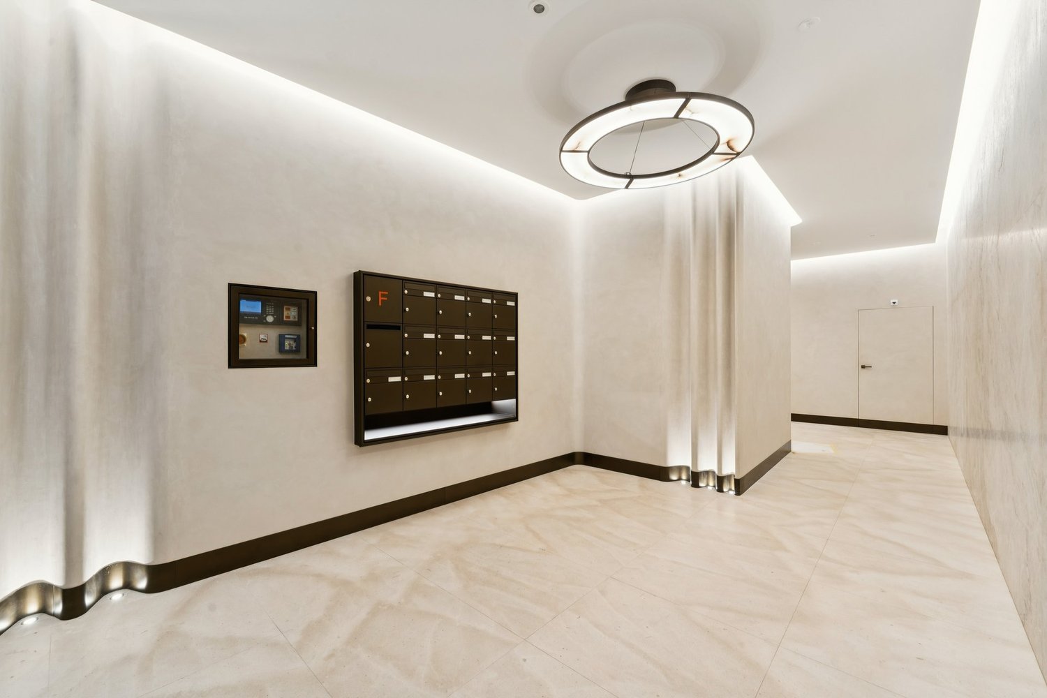 452m² office, photo 4 of 10
