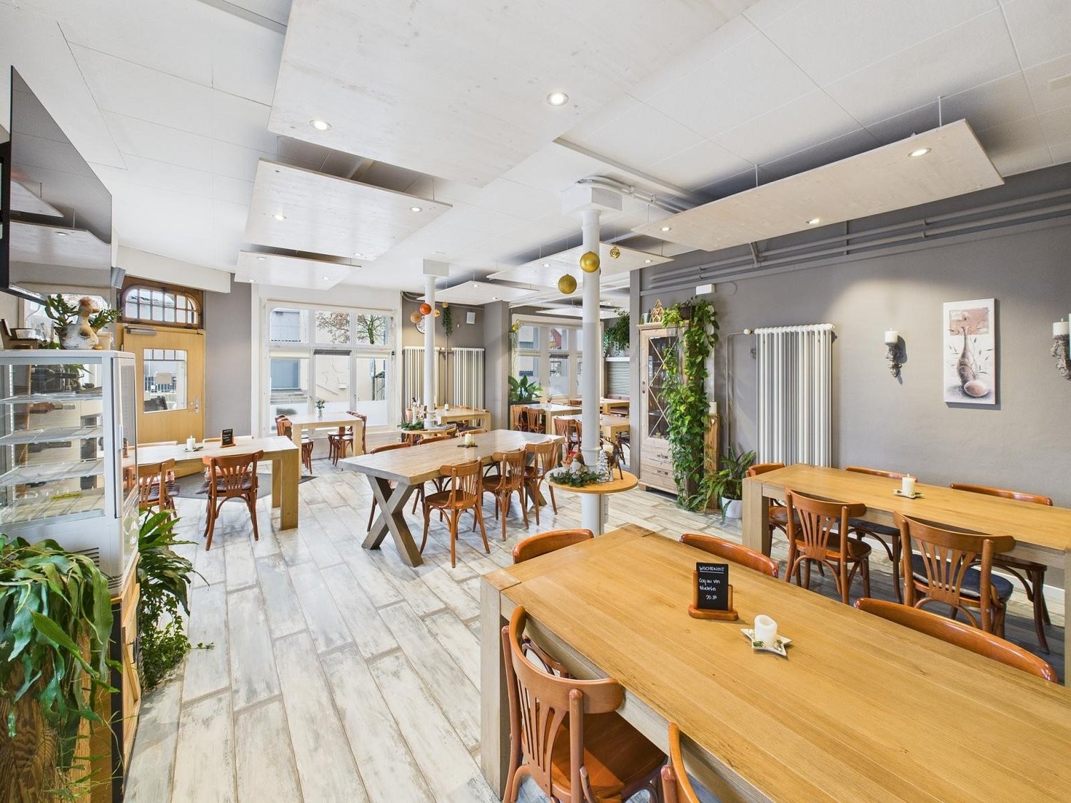 1061m² living / commercial building, photo 2 of 4