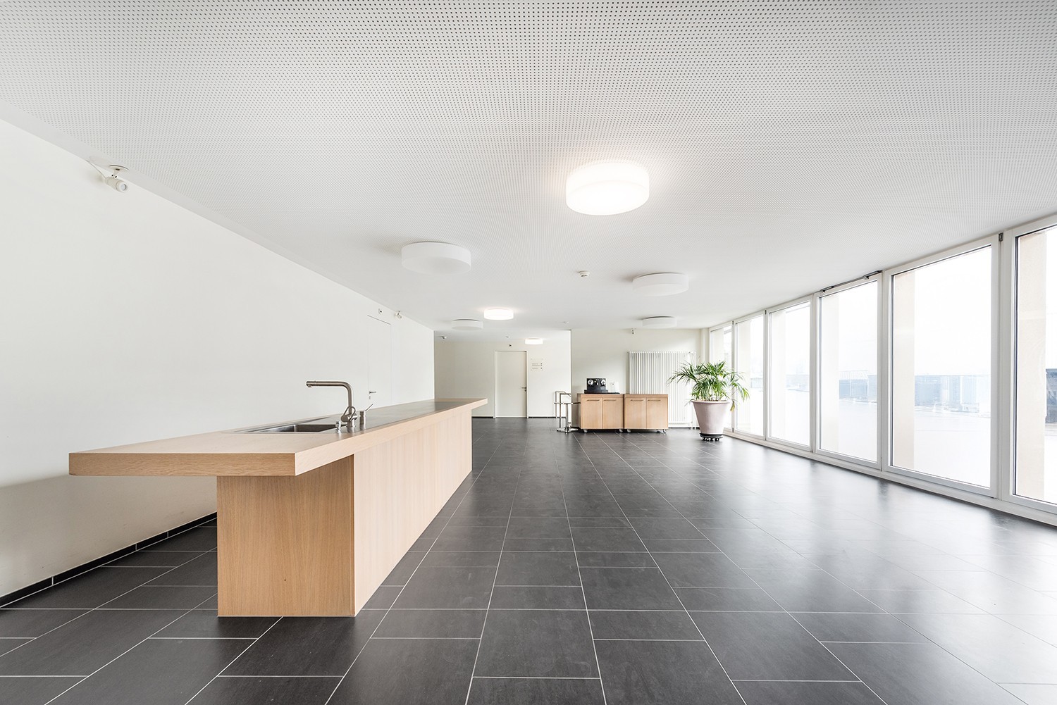 376m² commercial, photo 2 of 10