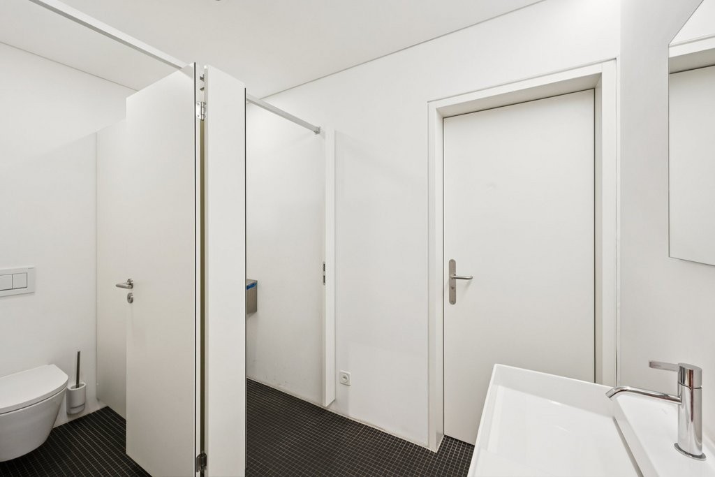 525m² shop, photo 4 of 6