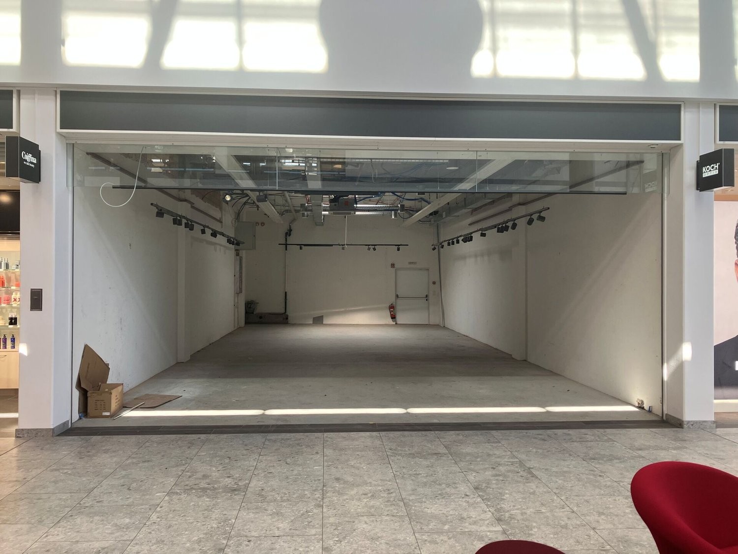 103m² shop