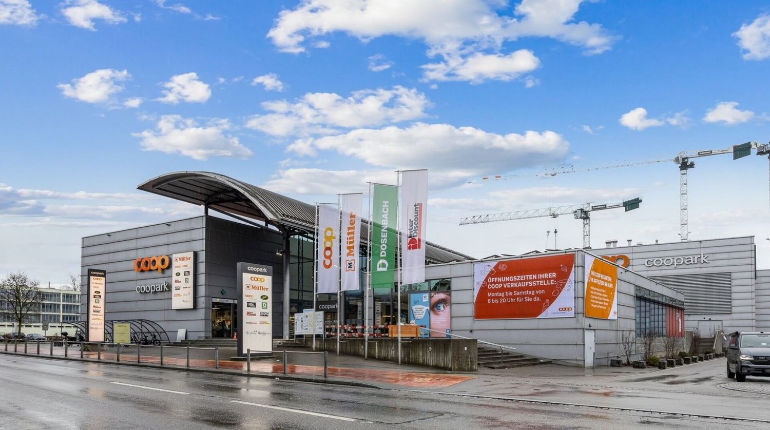 103m² shop
