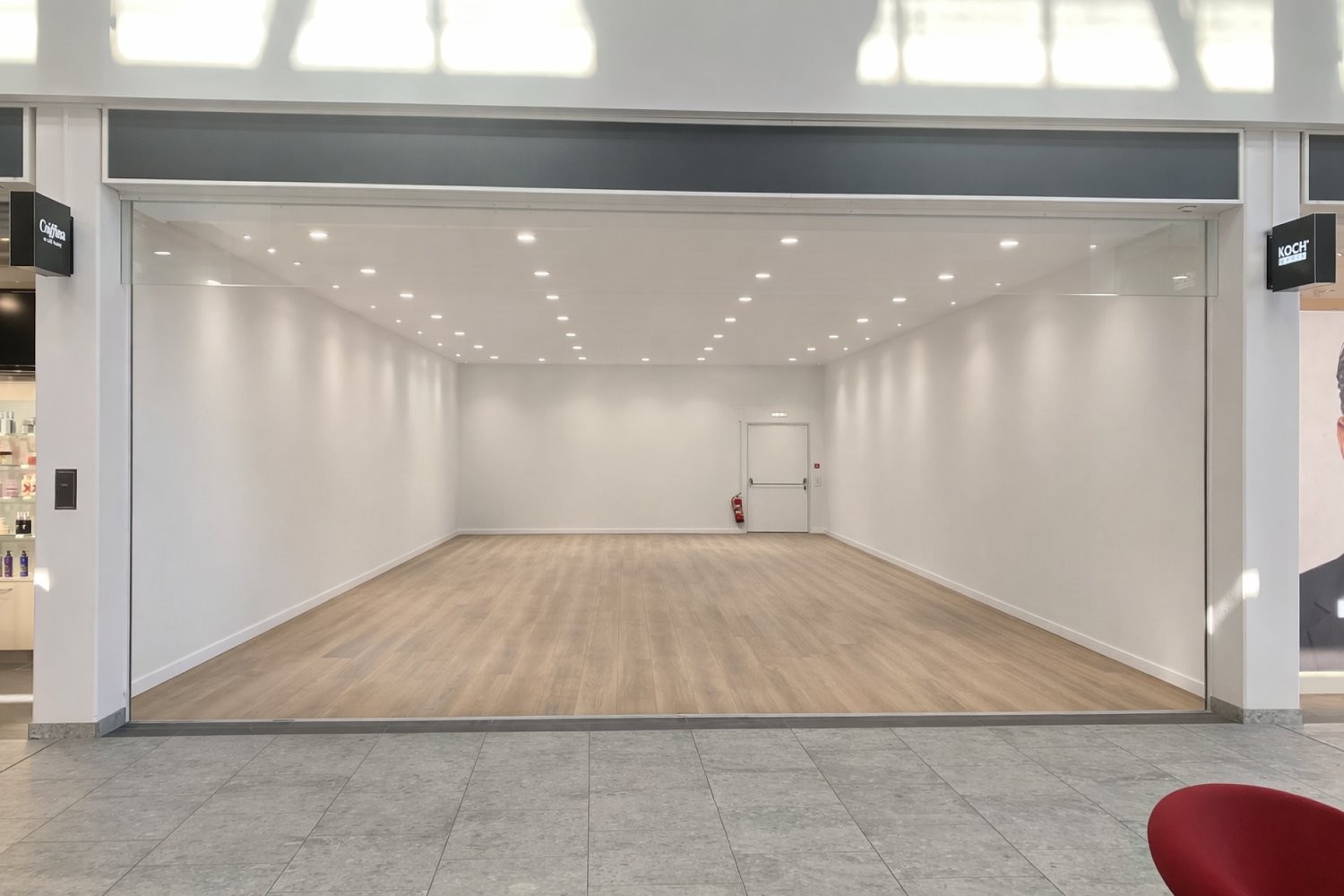 103m² shop