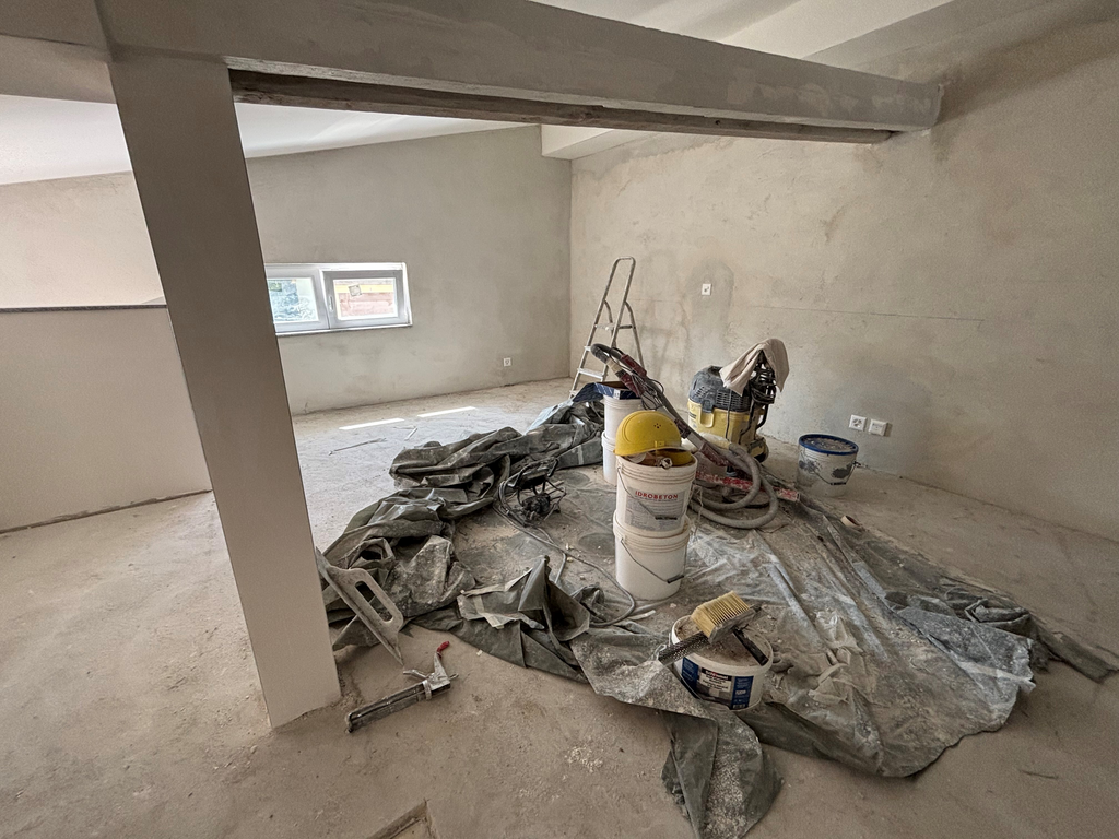 120m² storage room, photo 1 of 4
