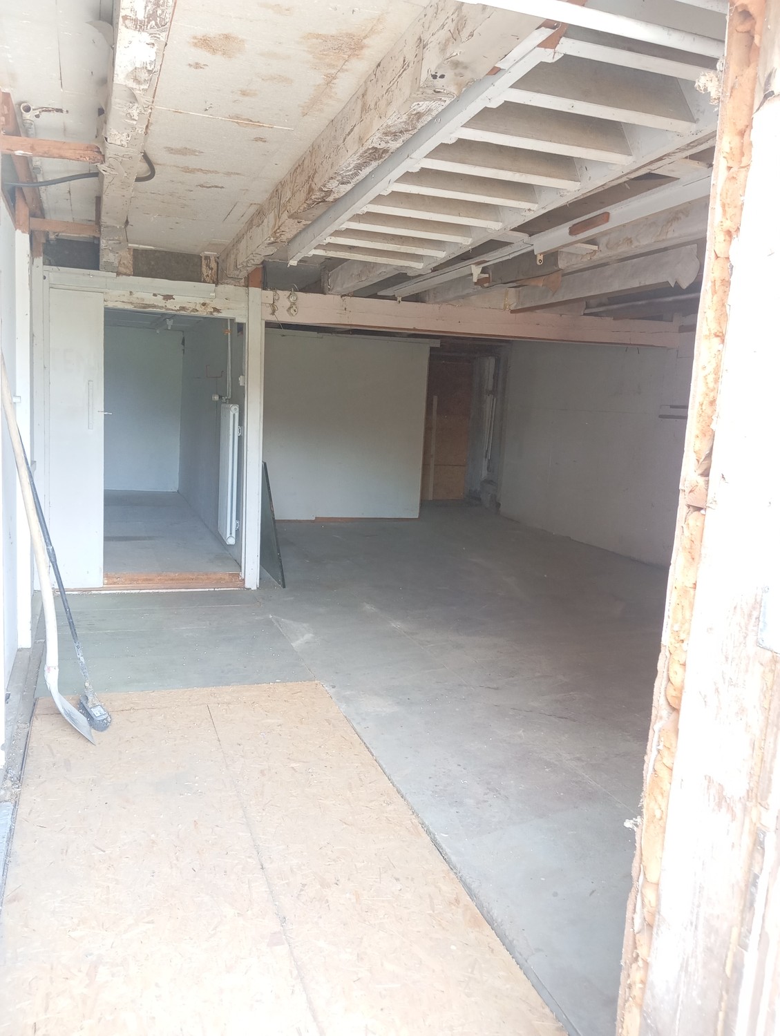 65m² commercial