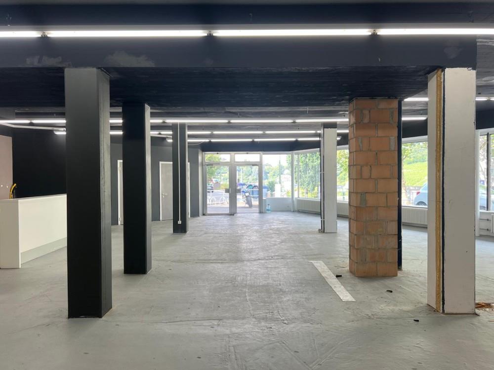 400m² shop, photo 1 of 10