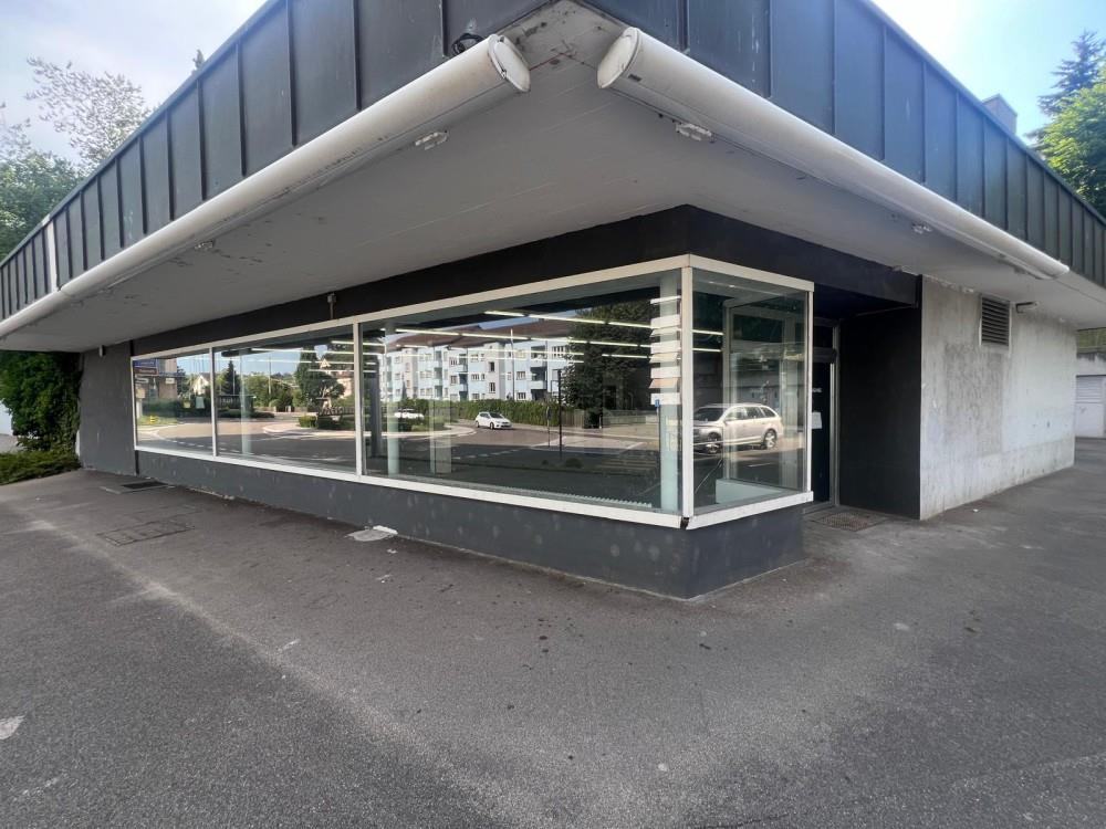 400m² shop, photo 2 of 10