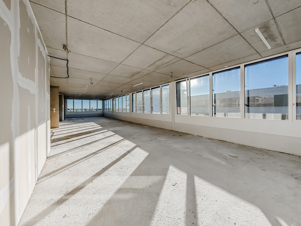 225m² department store, photo 1 of 10
