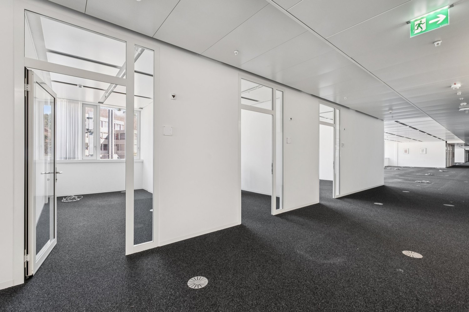 2280m² office