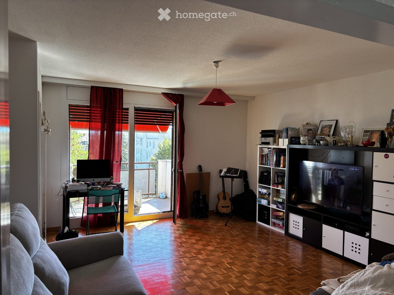 3 ½ room apartment
Through-apartment of 3.5 rooms in a quiet neighbourhood. close to schools and station.
Two bedrooms including one very large, a living room, an equipped kitchen with dishwasher, a laundry corner with possibility to connect a washing machine, a balcony, two wc, two bathrooms includ, photo 2 of 5
