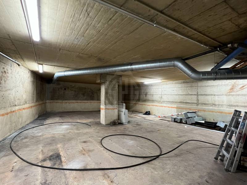 37m² storage room