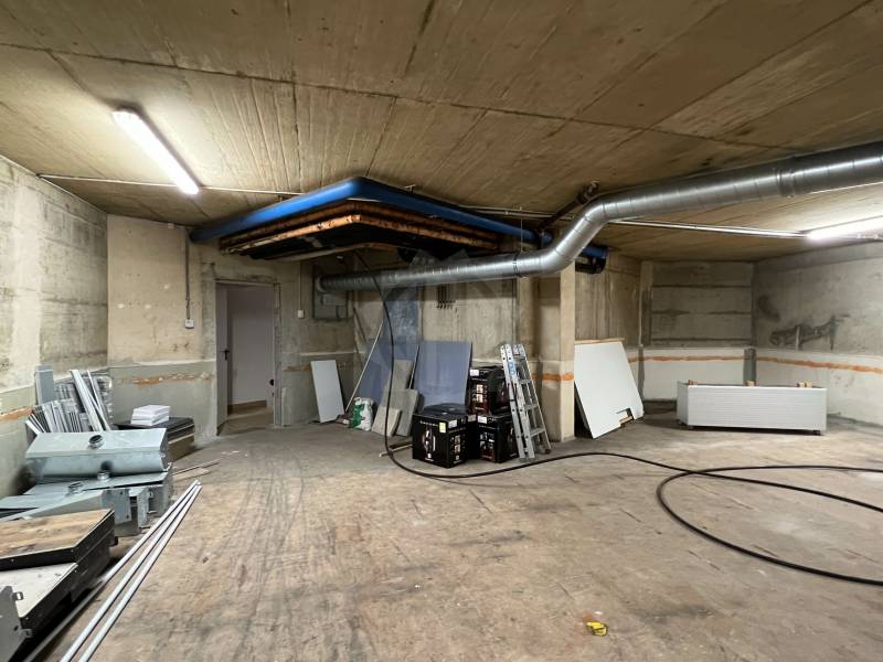 37m² storage room