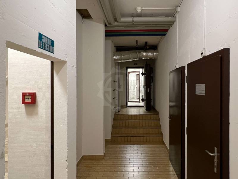 37m² storage room