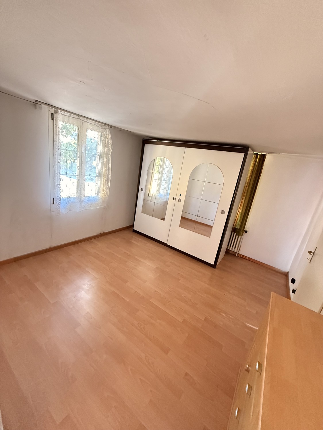 3 rooms single house
Heating only electric (not included in rental price)
1 deposit + 2 rent to be paid in advance
Limited term, photo 3 of 6