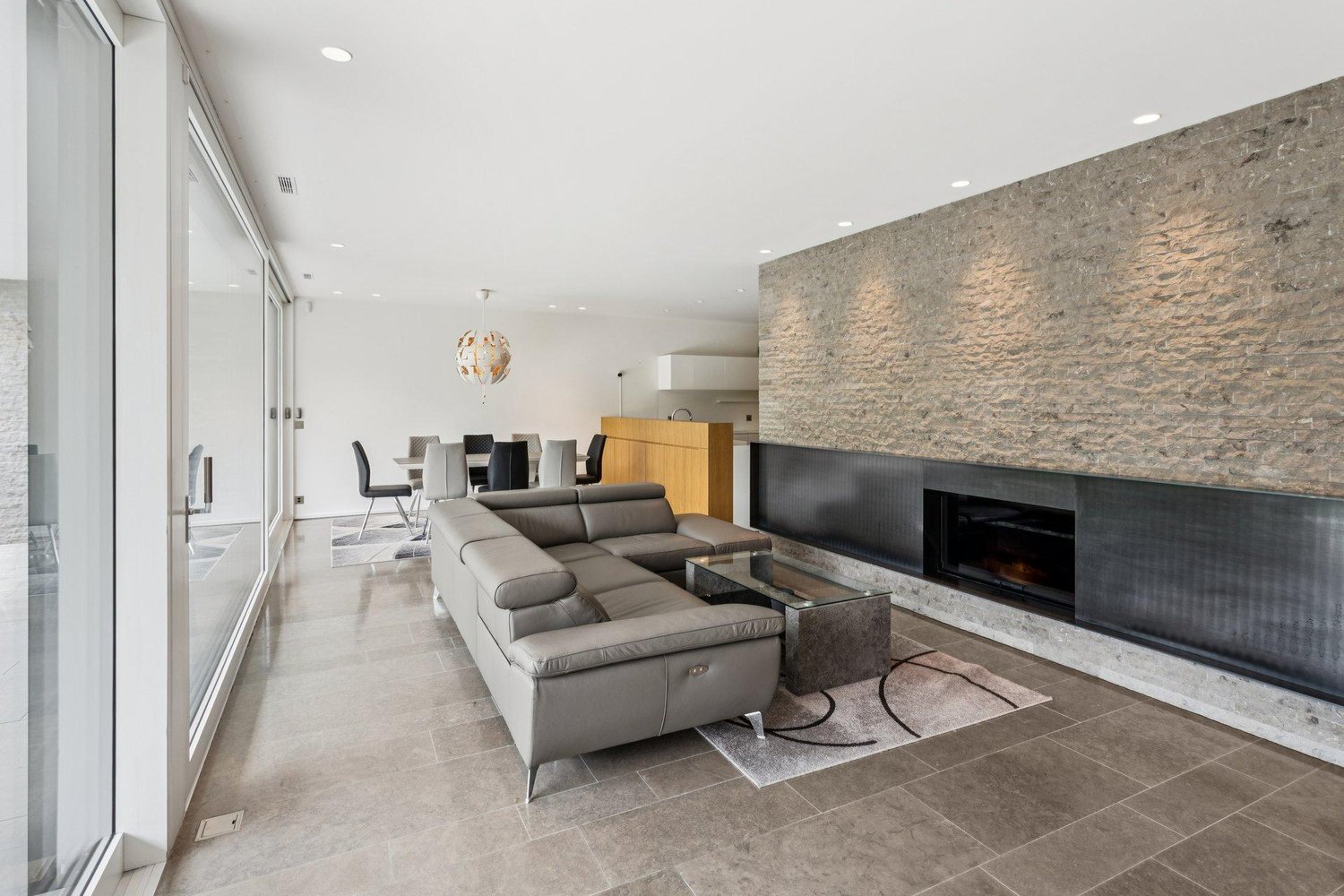 6 rooms apartment