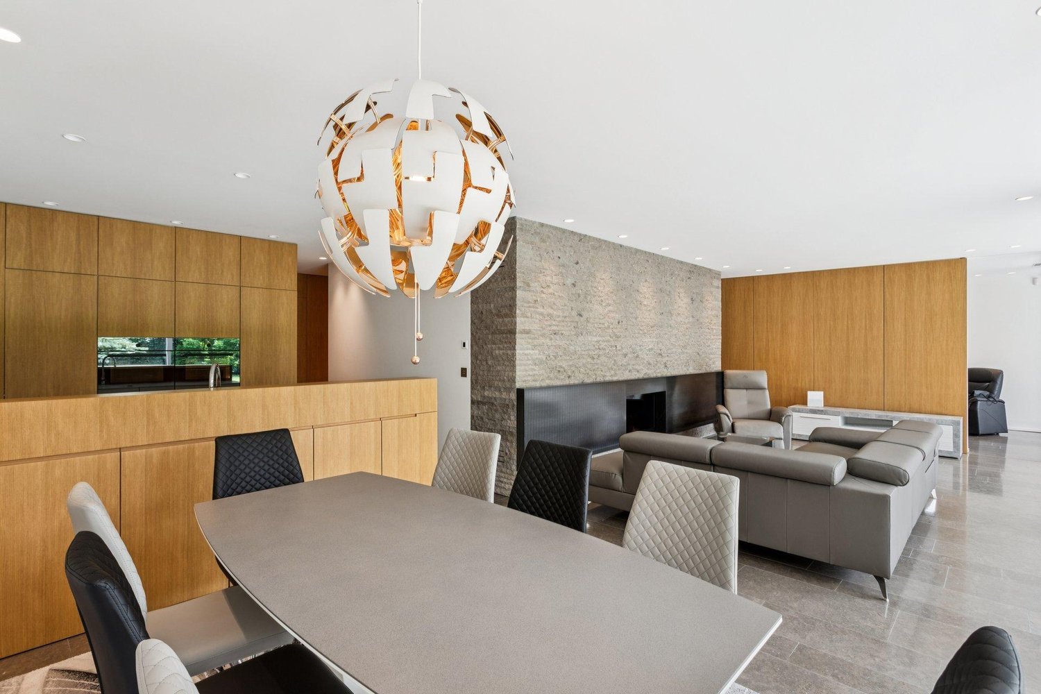 6 rooms apartment