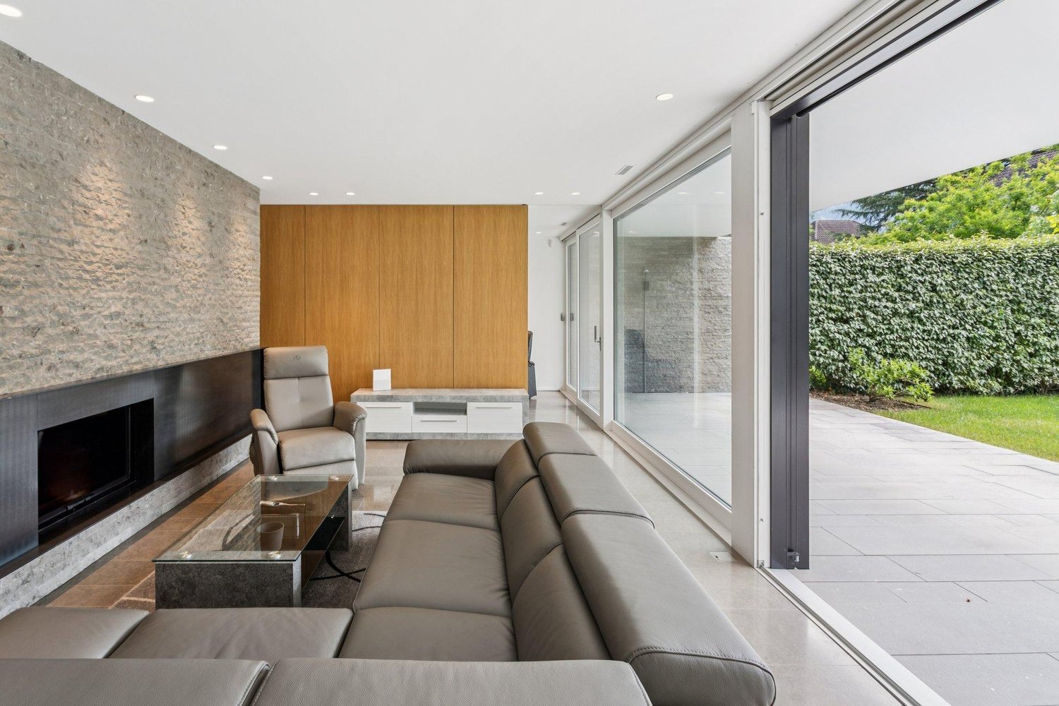 6 rooms apartment