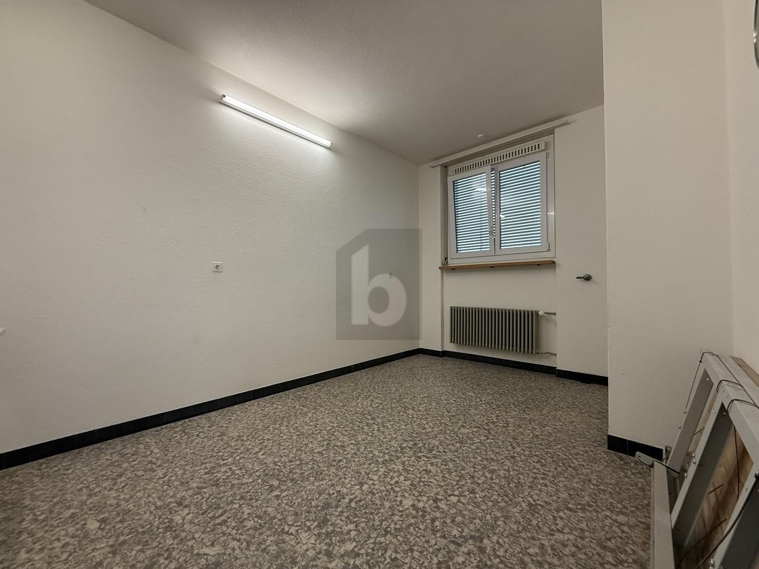 293m² shop, photo 3 of 4