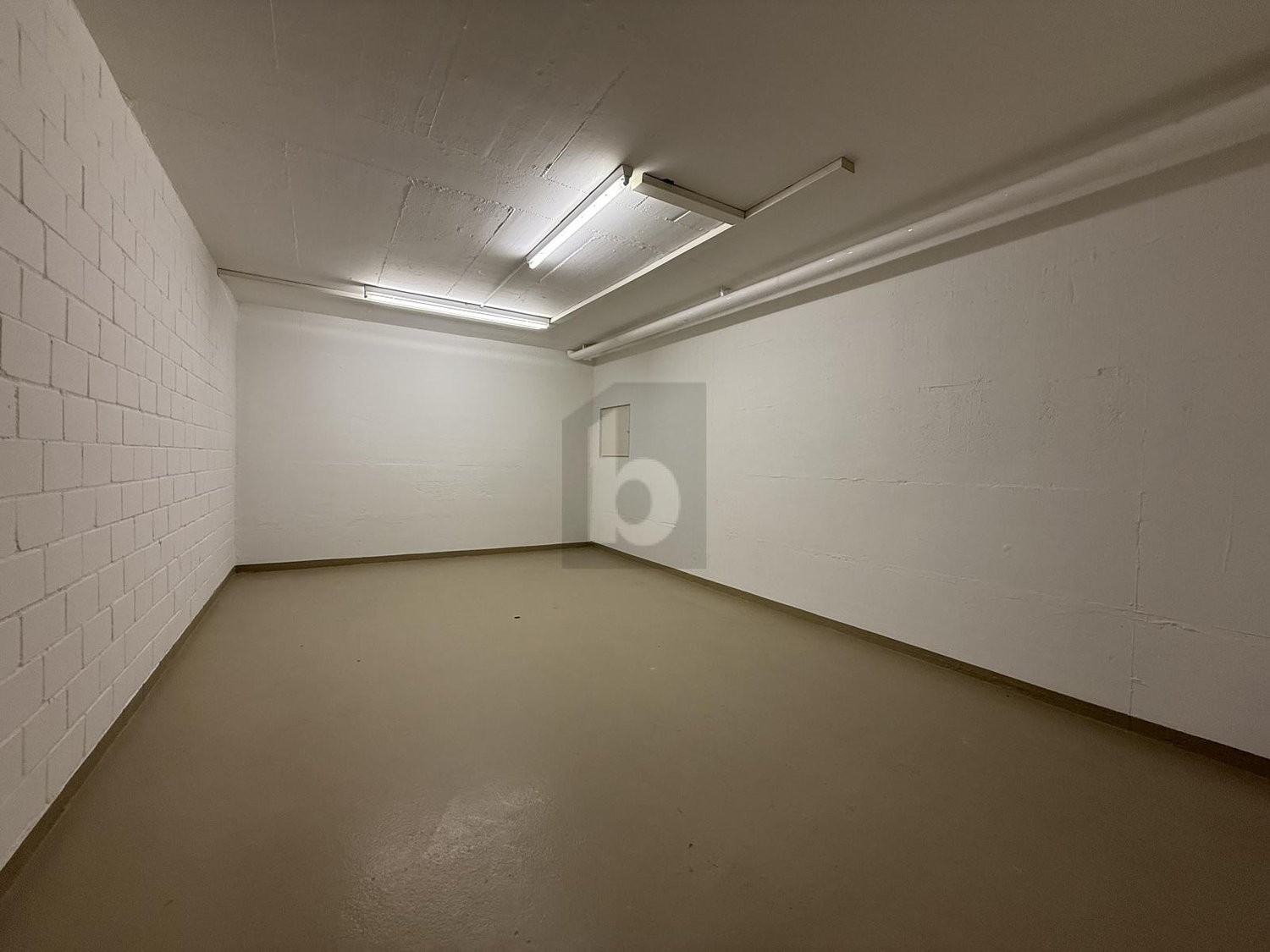 293m² shop, photo 4 of 4