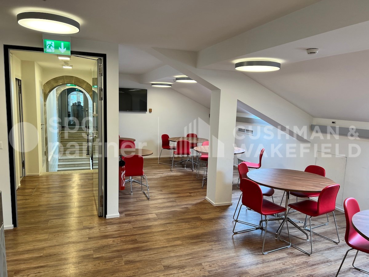 2360m² office, photo 10 of 10