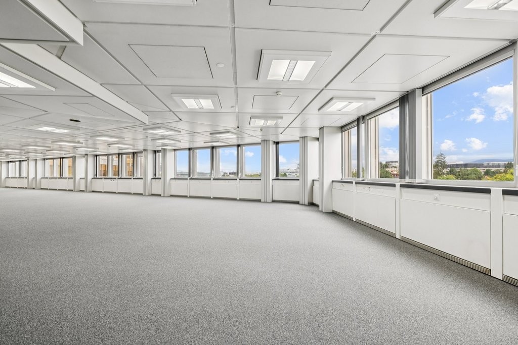 730m² office
