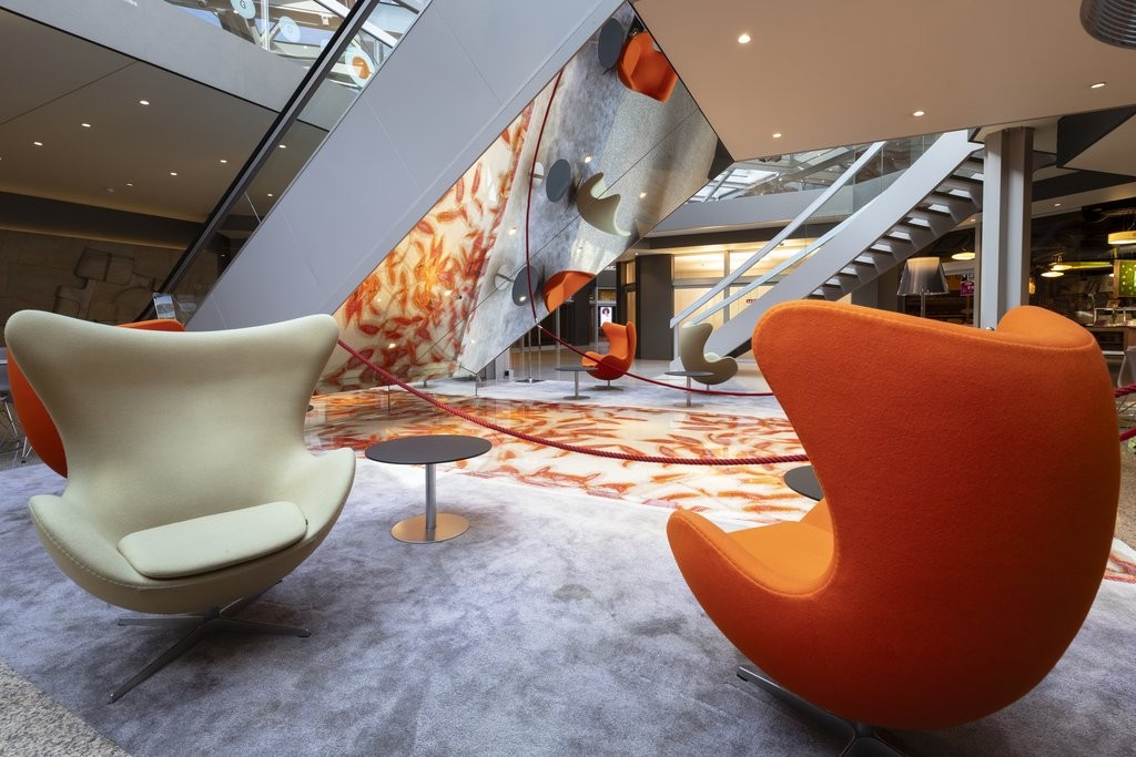 730m² office