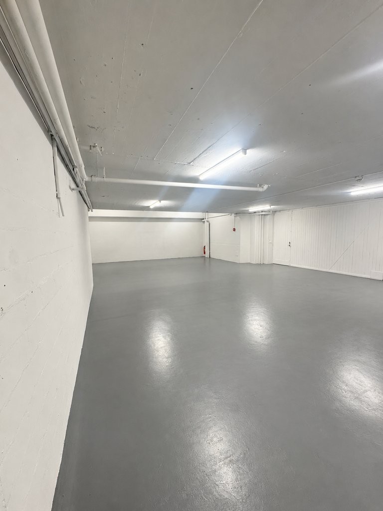 193m² storage room, photo 3 of 4