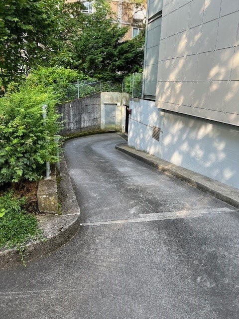 Underground slot, photo 1 of 2