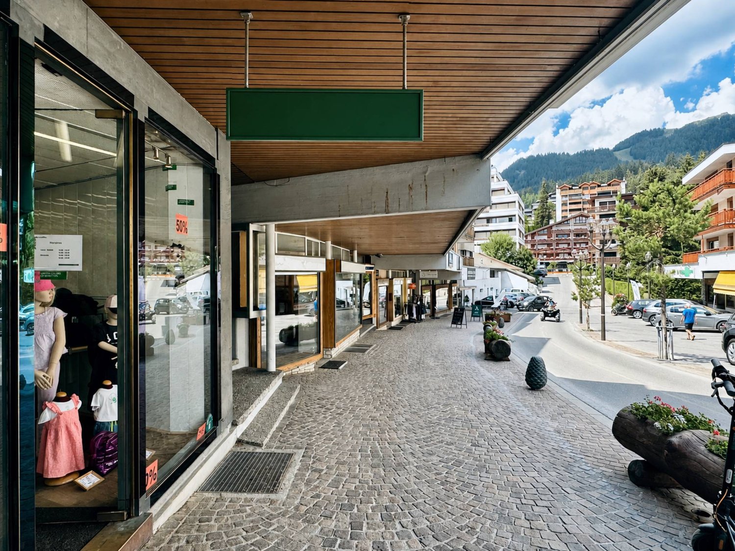 167m² arcade, photo 1 of 4