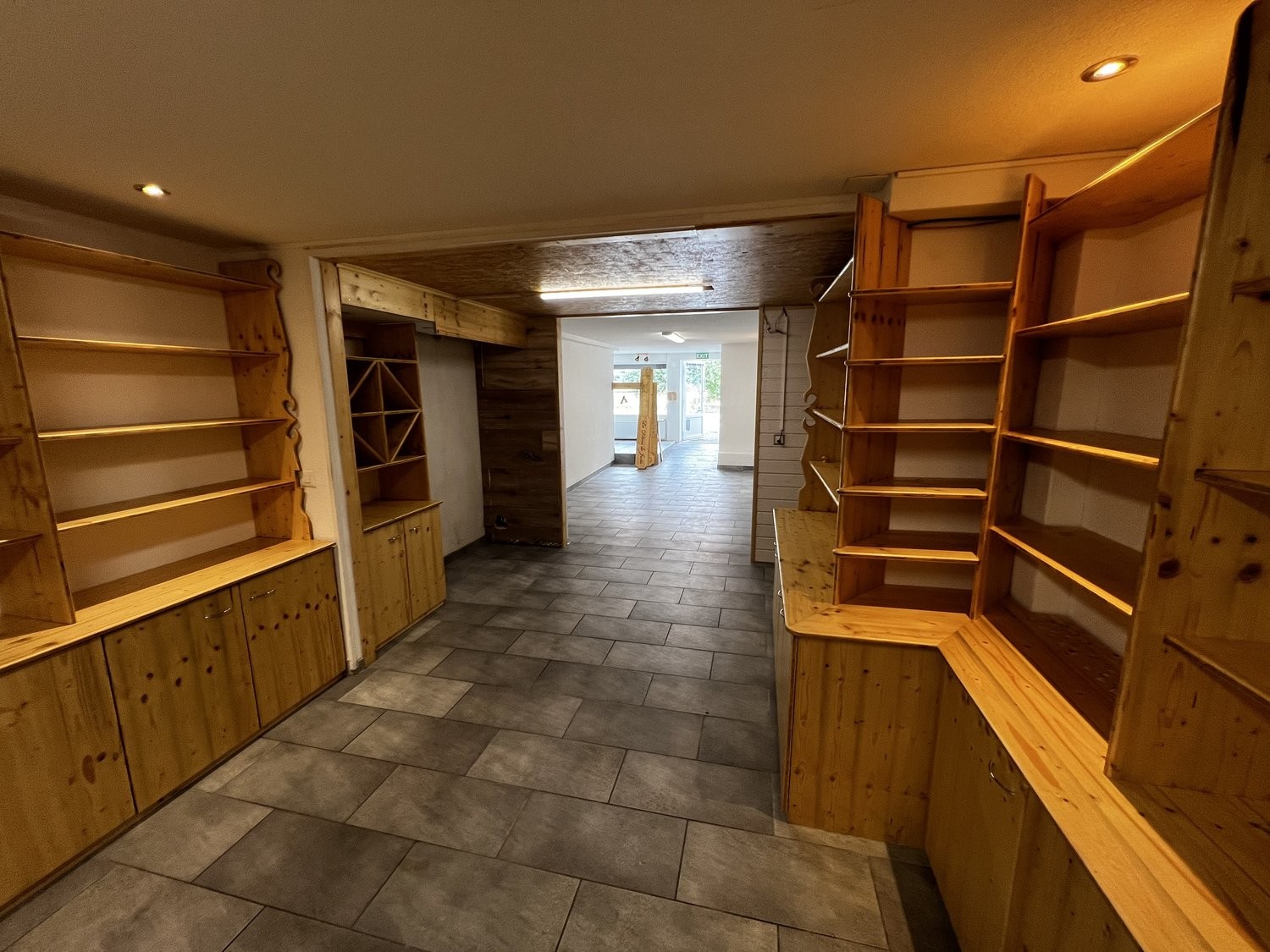 48m² shop, photo 2 of 6