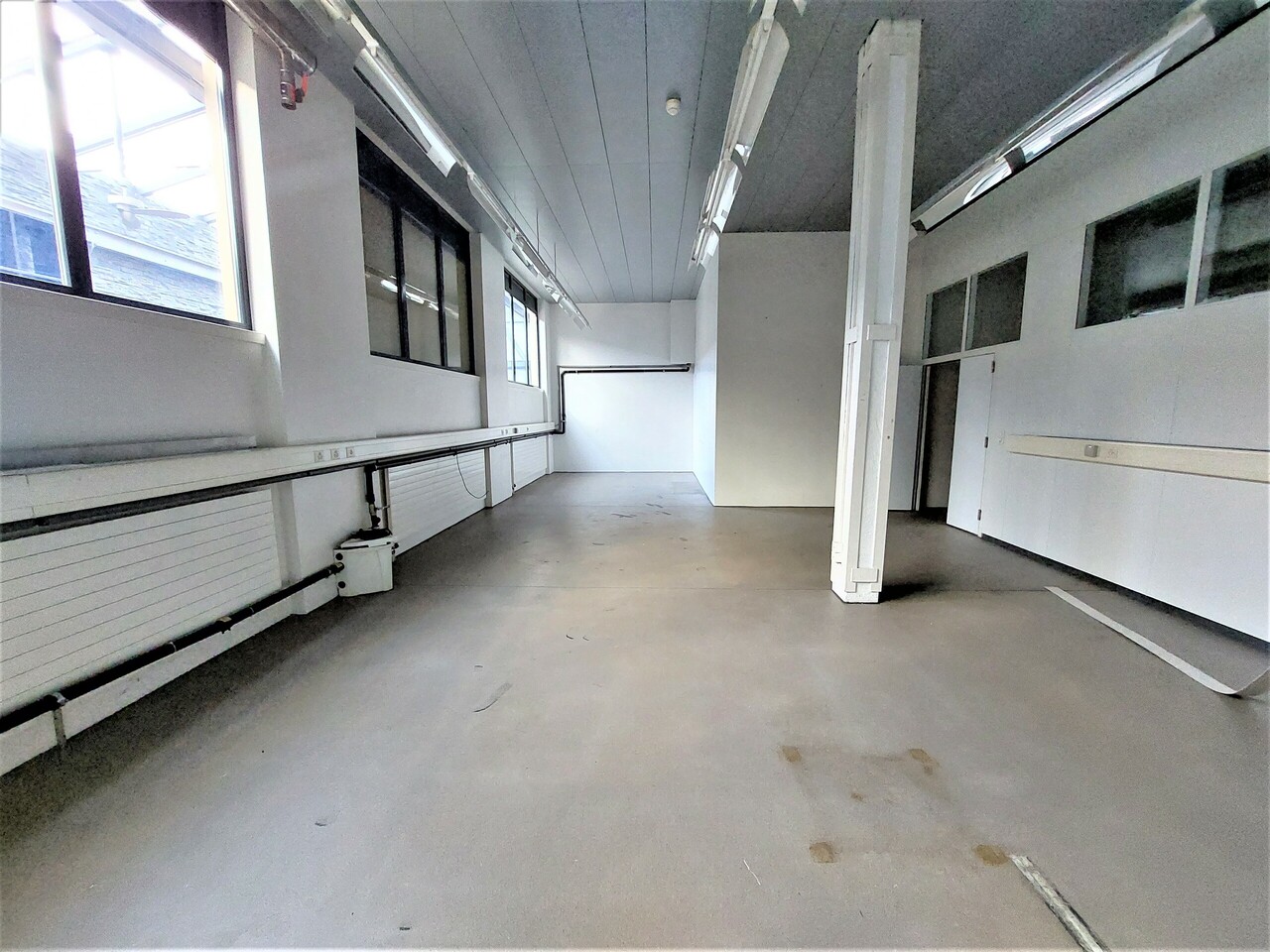 104m² storage room