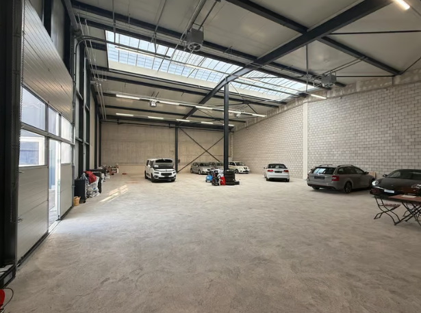 408m² commercial, photo 1 of 2