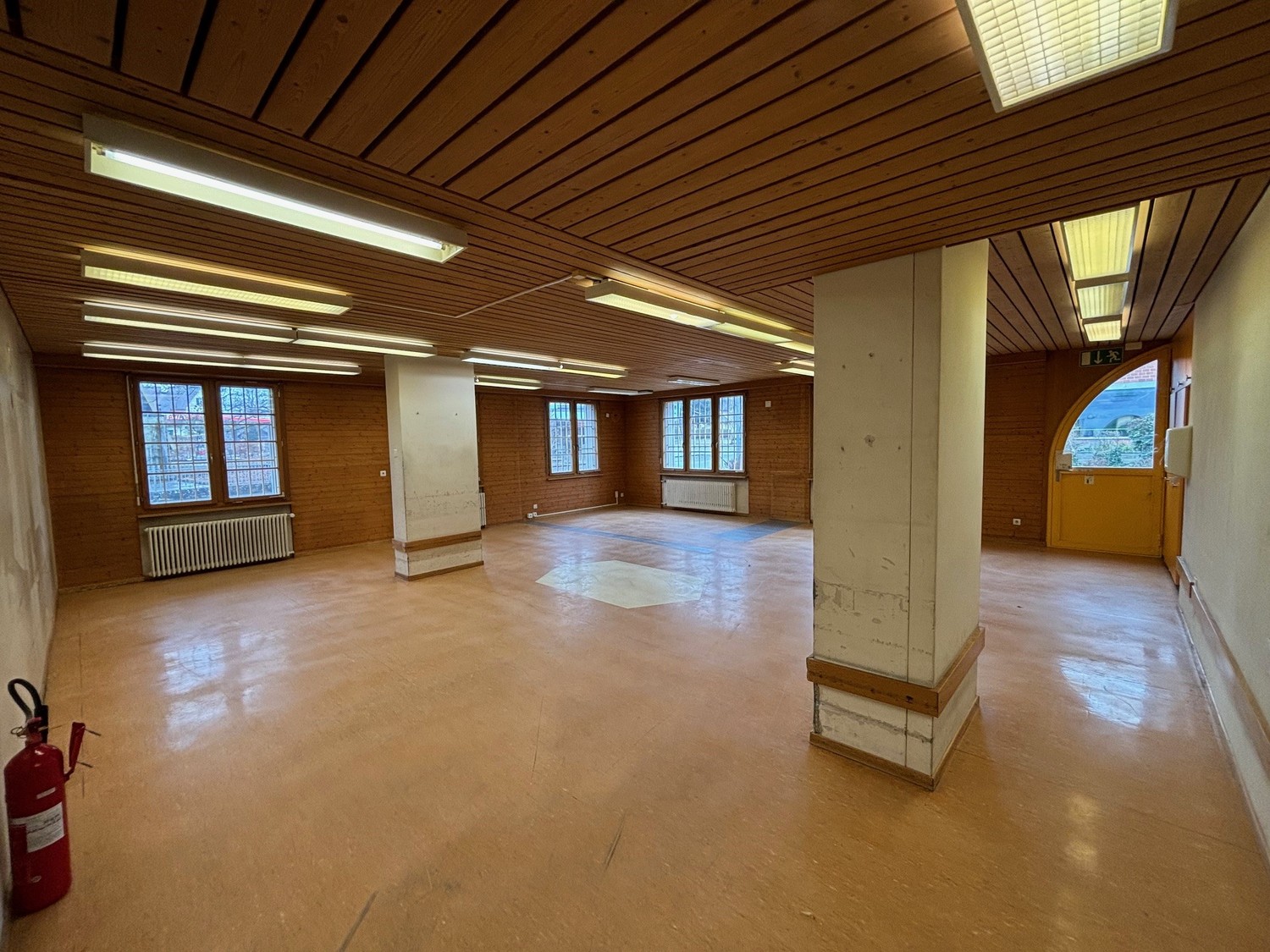 300m² commercial, photo 2 of 10