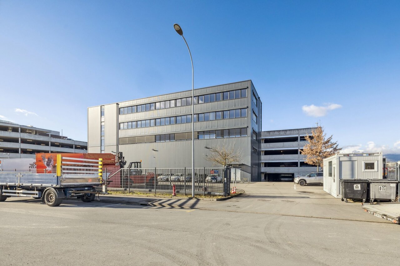 460m² office
