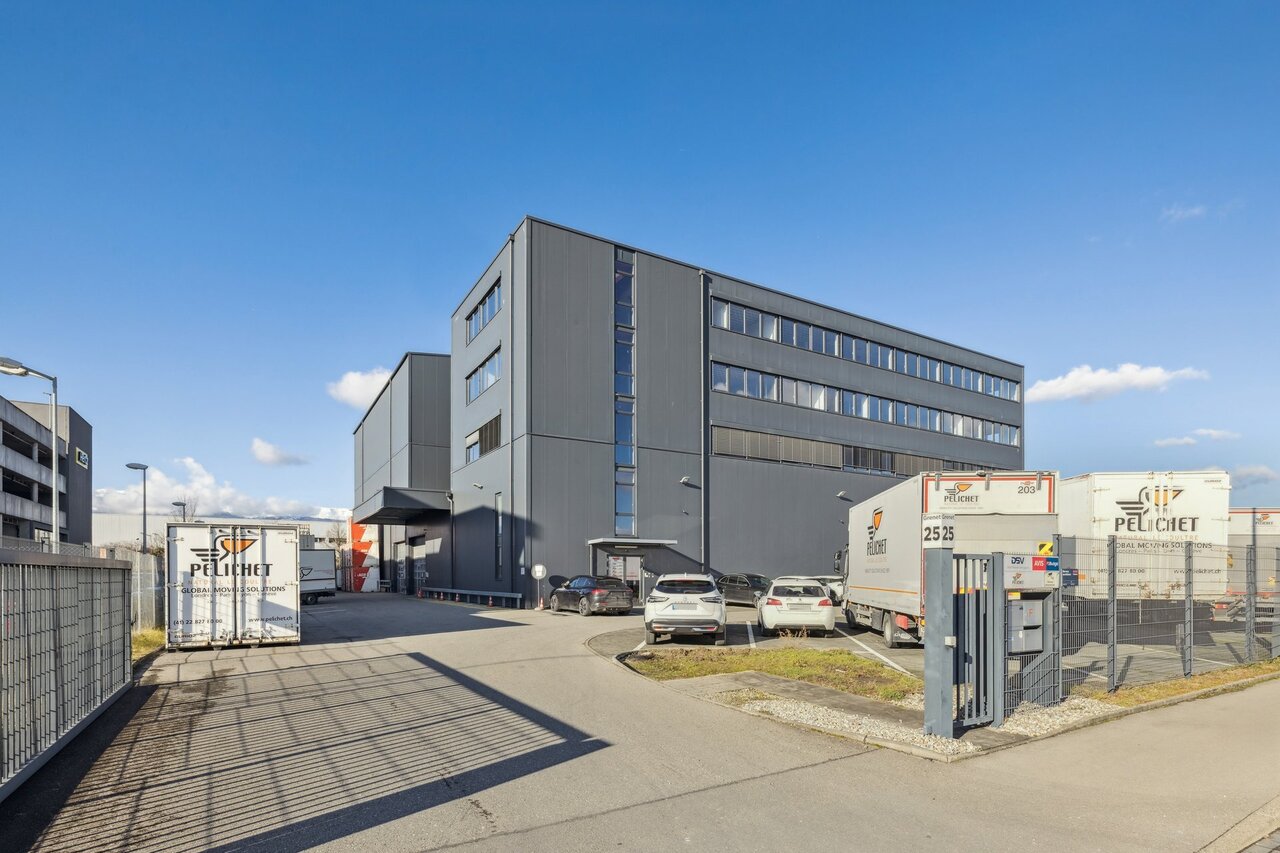 460m² office