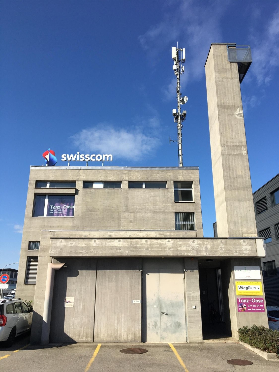 296m² office