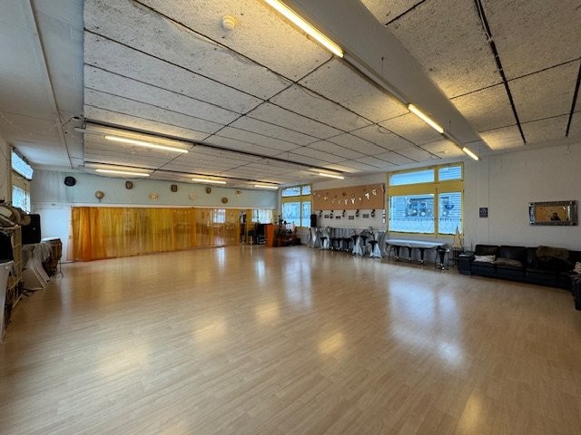 296m² office
