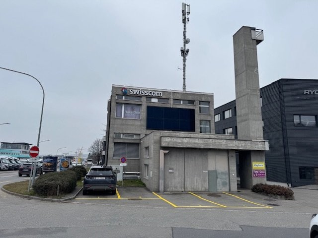 296m² office