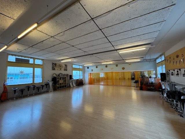 296m² office