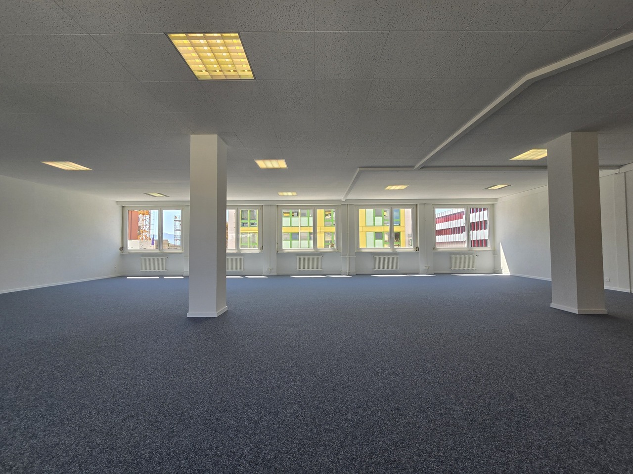 237m² office, photo 1 of 7